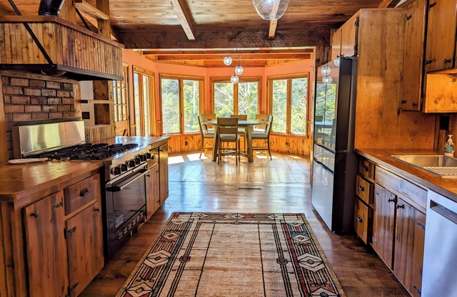 Expect WOW! Jacuzzi, Game Room, Fire Pit, Waterbed, Massage Chair, Remodel 2024