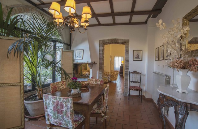Vivez des vacances à couper le souffle dans un château, restaurant,belle vue