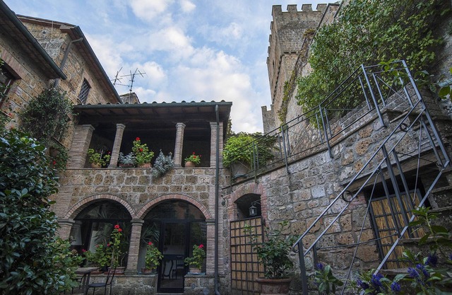Vivez des vacances à couper le souffle dans un château,restaurant,belle vue