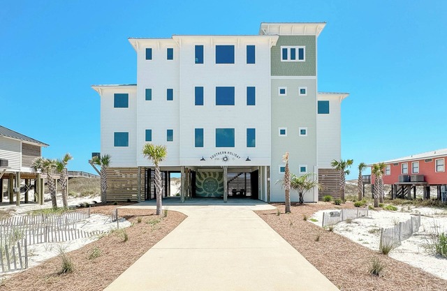 Spectacular 'Southern Holiday' New 9 Beachfront Beauty + FREE Golf & Activities