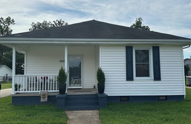 Remodeled 100 year old home - 15 min from CLT airport!
