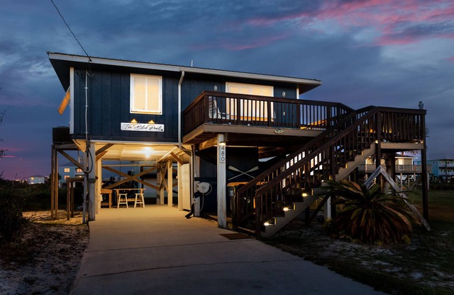 Experience Coastal Living at The Blue Pearl: Private Beach Access | Pet-Friendly