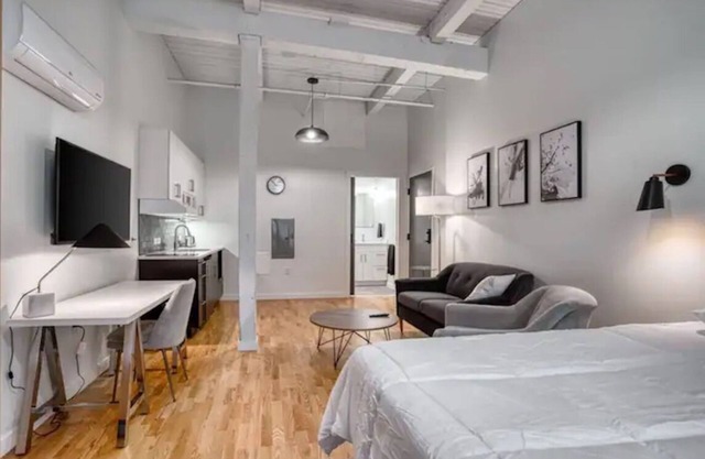 Fully Furnished Apartment Pratt