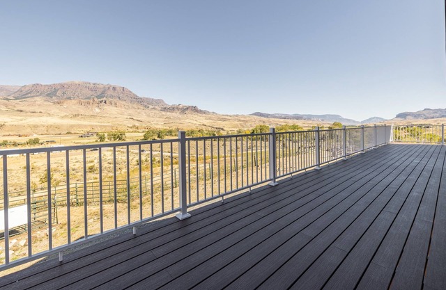 Spacious Wapiti Valley Cabin with Stunning Views!