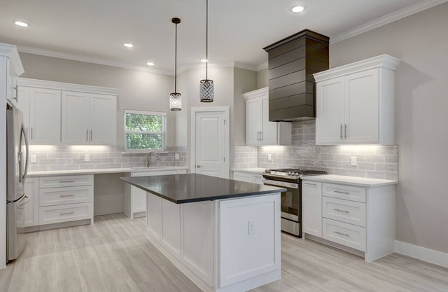 Experience Kemah in Luxury! Gorgeous, custom, brand new 3 bedroom with 3.5 baths
