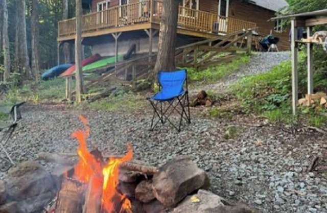 Chalet au bord du lac, dans un cadre vierge, avec intimité et beaucoup d'espace
