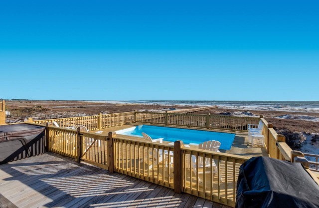Blue Pearl | On the beach, pool and hottub