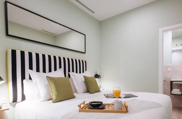 Experience Sevilla Culture! 2 Stunning Units, minutes’ drive to Alcazar Palace