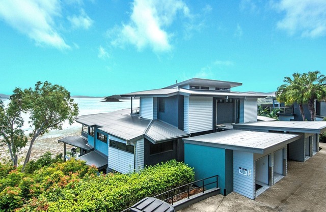 Experience the ultimate oceanfront holiday at Villa 5 The Edge on Hamilton Island