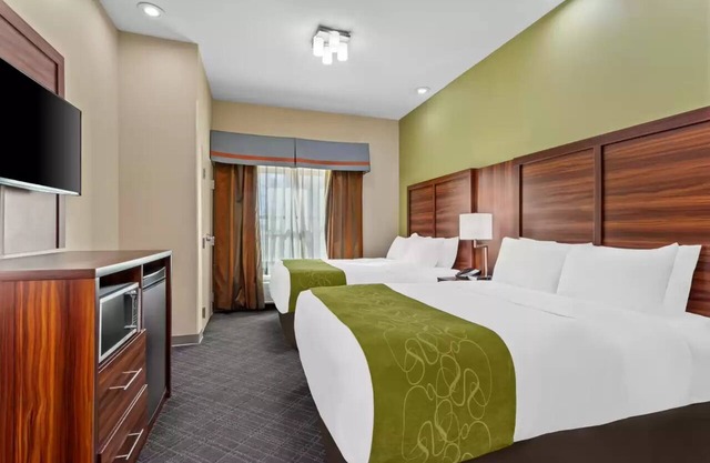 Experience The Best of Roswell - Spacious 2-Rooms w/ Indoor Pool Near UFO Museum