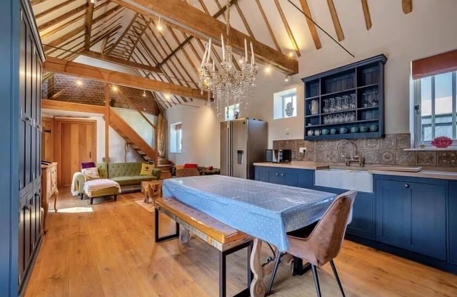 Experience the charm of Kent Oast house in the heart of the Kent countryside