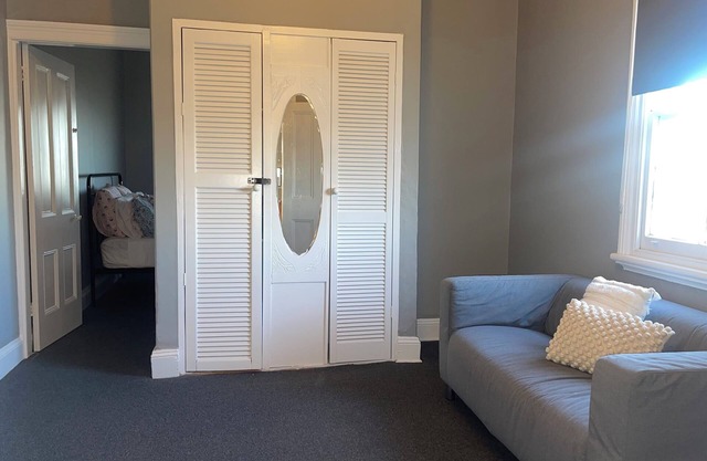 Experience the convenience of a cosy cottage, situated in the heart of Bathurst.