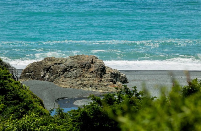 Experience the magic at Black Sands Beach, pet friendly family home.
