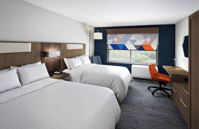 Experience The Magic of Orlando- 2 Rooms W/ Free Shuttle, 5 Pools, and Breakfast