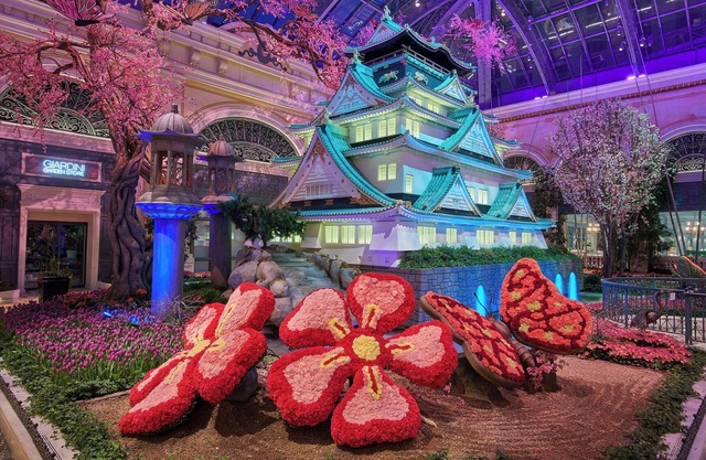 Experience the world-famous Las Vegas Strip! W/ Pool, Parking Access!