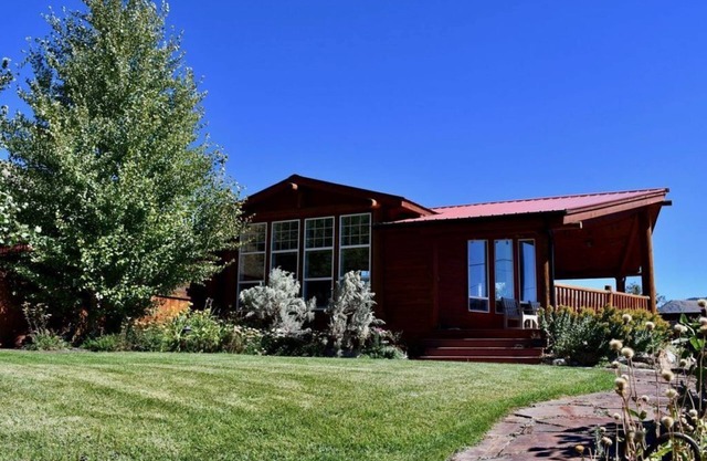 Gardiner Hillside Hideaway surplombe Yellowstone - idéal pour les grands groupes!