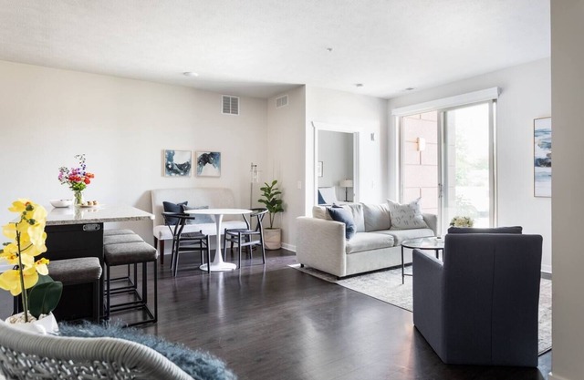Walk to Restaurants from Cozy Retreat w/ Fireplace