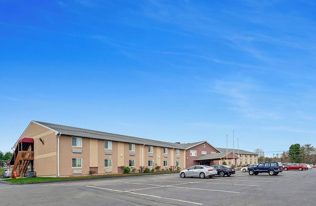 Explore Foxboro! 4 Units Near Patriot Place, with FREE Breakfast & Parking!