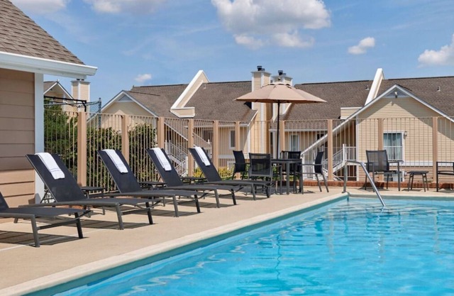 Explore Middleburg Heights! 3 Contemporary Units! Pets Allowed, FREE Parking!