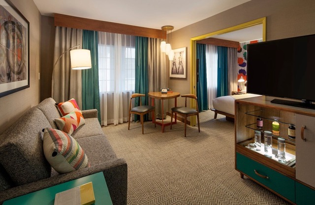 Explore More of Venice! Pool w/Jacuzzi, Close to Venice Beach Boardwalk!