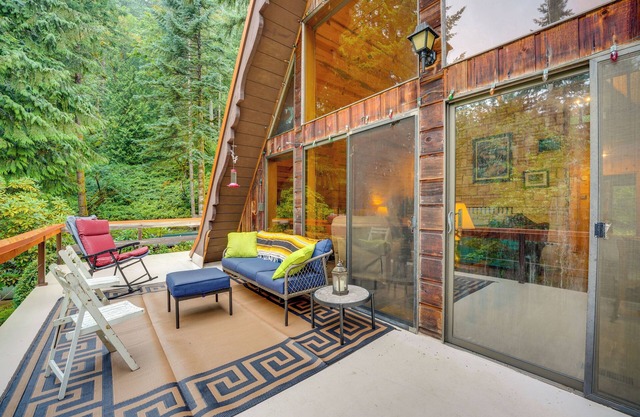 Explore Mt St Helens: A-Frame Chalet w/ Deck!