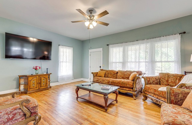 Explore the Ozarks: Arkansas Family Home!