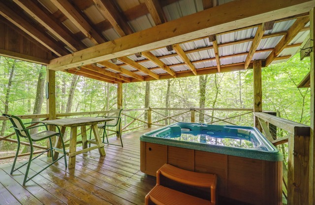 Marion Cabin w/ Hot Tub, On-Site Nature Trails!