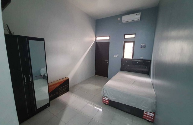 EXPRESS O 92284 Kost Mazbie Syariah