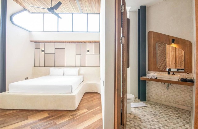 Opulent 1-BR Loft with Art Deco Shared Pool