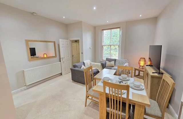 Exquisite 2 Bedroom Apartment