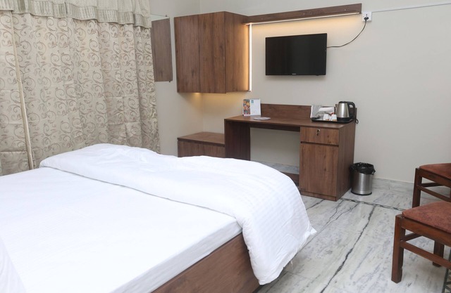 Exquisite 3-bedroom House with WiFi, AC in serene Varanasi