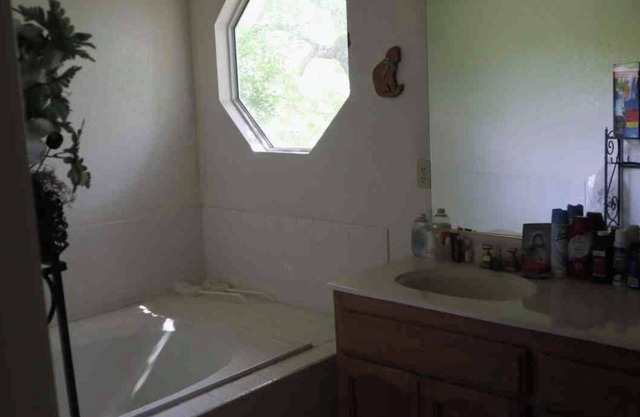 Charming 3-bedroom house with WiFi, AC in terrific Antelope