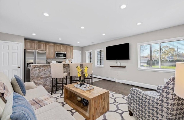 NEW Spacious Apt near Beaumont