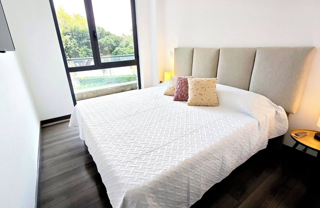 Exquisite decore KS bed terrace pool gym HS Wi-Fi