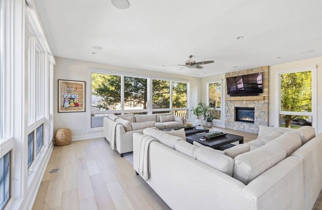 Exquisite home w/ heated pool/rooftop deck/fire pit/short walk to town