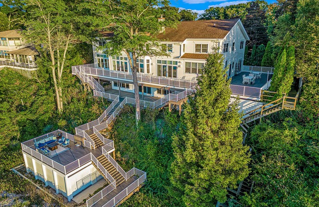 Exquisite lakefront home with firepit, fast WiFi, central AC, piano, games & W/D
