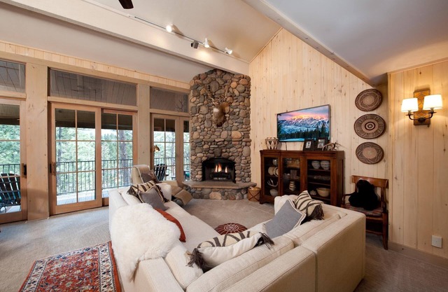Exquisite Links and Mountain Retreat (#846) -10 min Ski, Golf /AC/Pool/HotTub