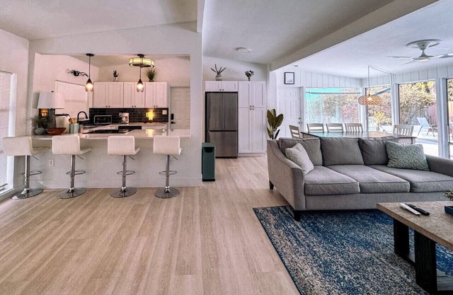 Spectacular and Modern Villa with Pool/ near Parks