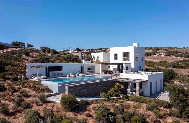 Exquisite Paros Villa | Villa Solaris | 6 Bedrooms | Large Terrace with Private Infinity Pool | Alfresco Dining Area with a BBQ | Pool Bar | Home Cinema | Ysterni