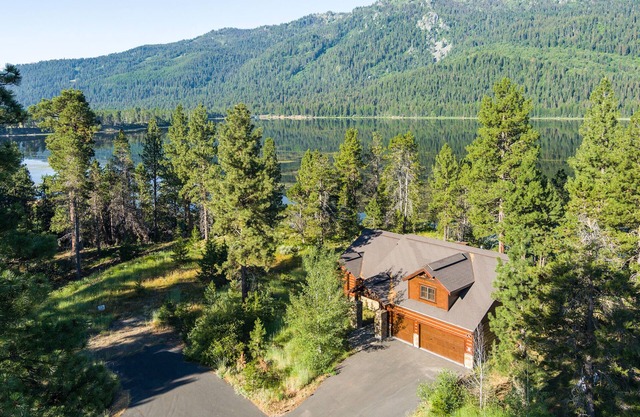 Exquisite Retreat Lake Cascade Near Tamarack