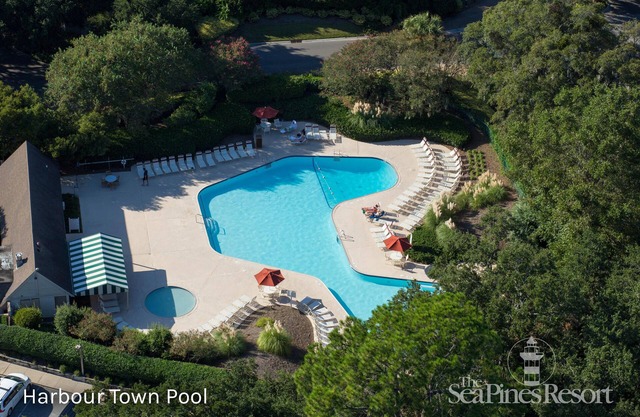 Exquisite, spacious 6-Bdrm Home beautifully-updated getaway close to south beach