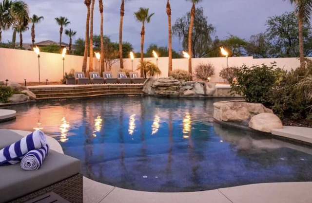 Exquisite villa in beautiful Scottsdale - privacy, pool, pickle ball