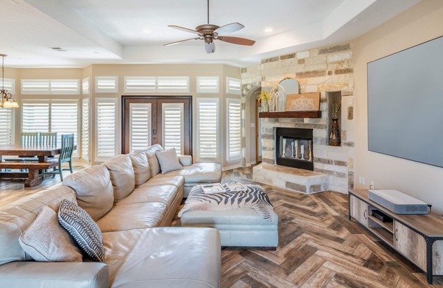 Extensive Home 5BR 2.5BA - Large pool