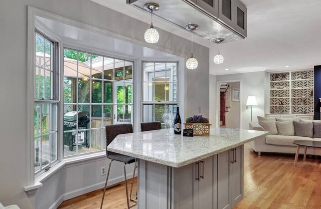 Extra Large Home w/ Chefs Kitchen Near UofI