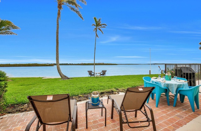 Vue extraordinaire, pas comme les autres sur Marco Island! Accès direct et faune unique