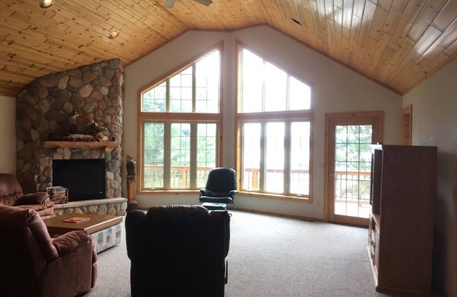 Extravagant Lake Front View Cottage (le rabais pour la basse saison sera de 2000 $ / sem)