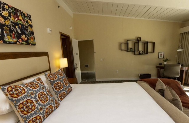 Extravagant Manor Close to Asilomar State Beach! Private Pool & Kitchen, Parking