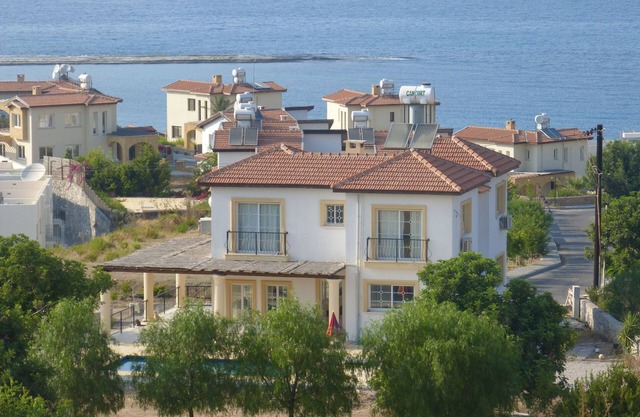 Villa extravagante dans le nord de Chypre avec une vue imprenable sur la mer.