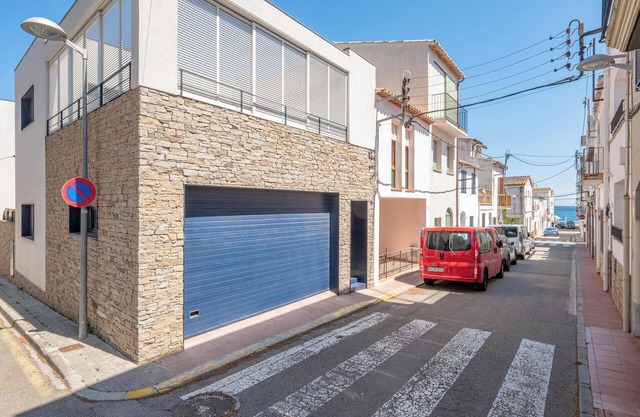 F-1 LLAFRANC 8 PAX - Trois Chambres Maison, Couchages 8