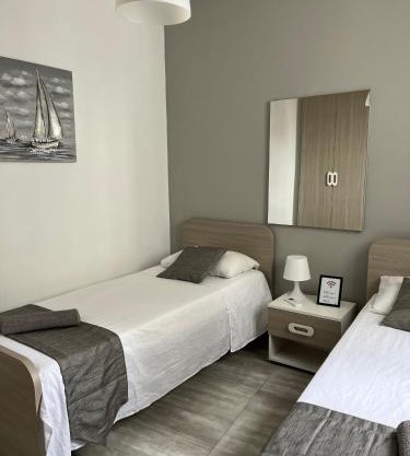 F10 Room 2, Private Room two single beds shared bathroom in shared Flat